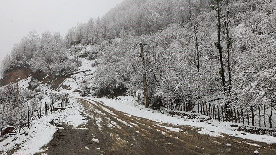 بارش برف پاییزی در اشکور رحیم آباد- گیلان