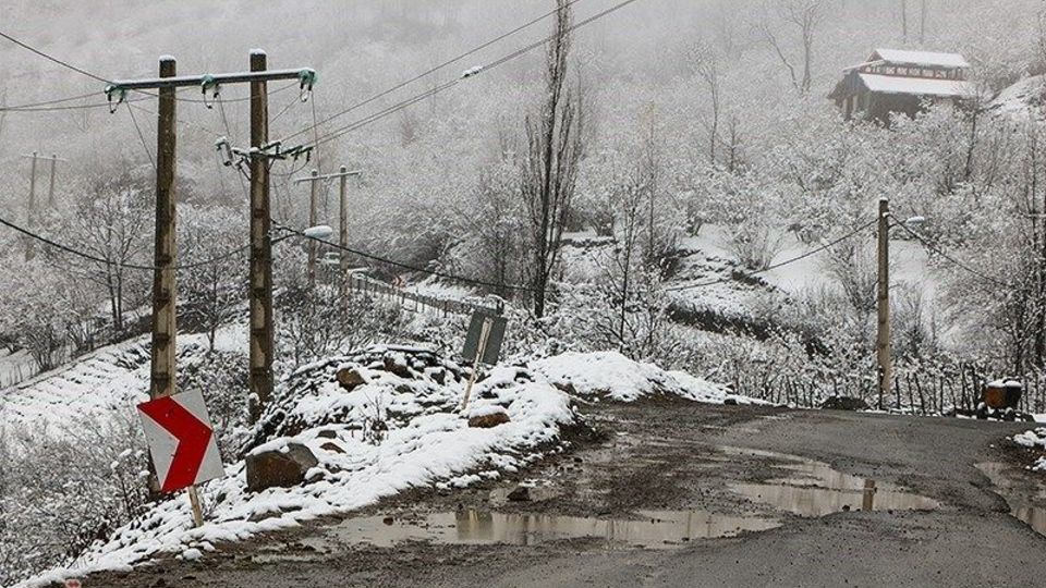 بارش برف پاییزی در اشکور رحیم آباد- گیلان