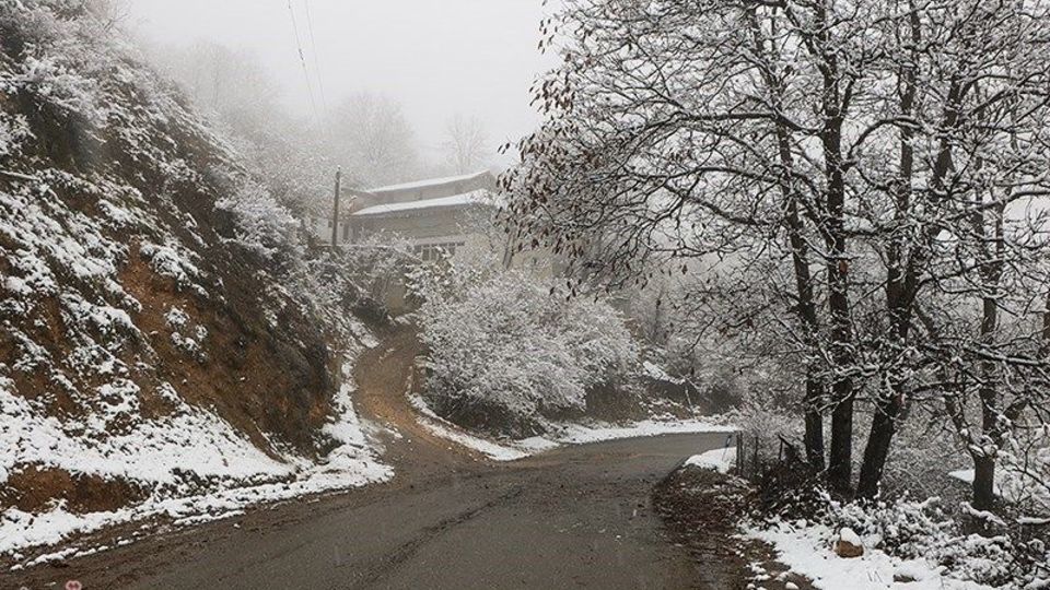 بارش برف پاییزی در اشکور رحیم آباد- گیلان