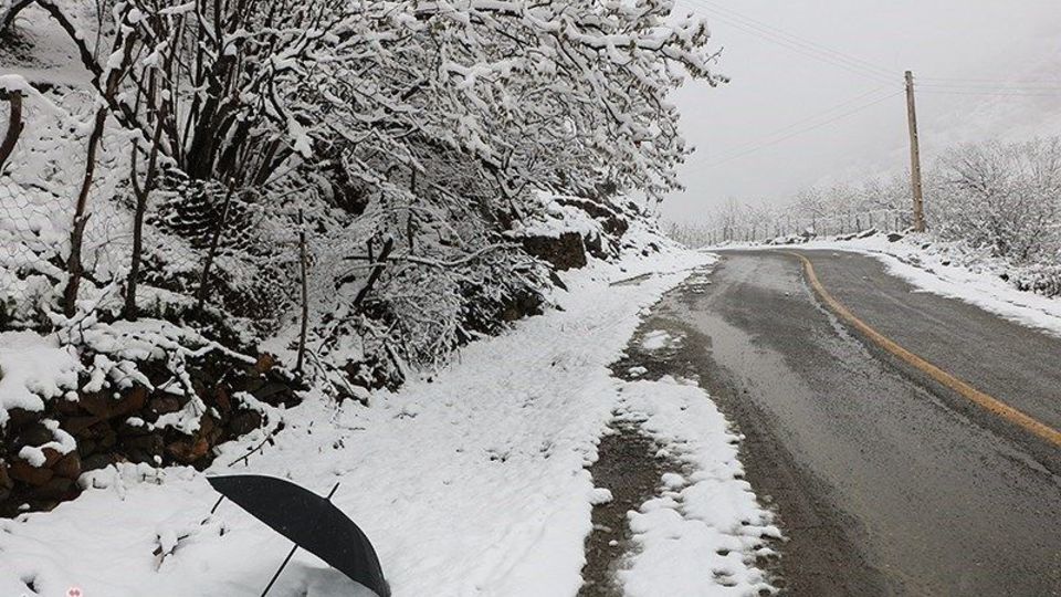 بارش برف پاییزی در اشکور رحیم آباد- گیلان