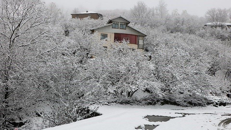 بارش برف پاییزی در اشکور رحیم آباد- گیلان
