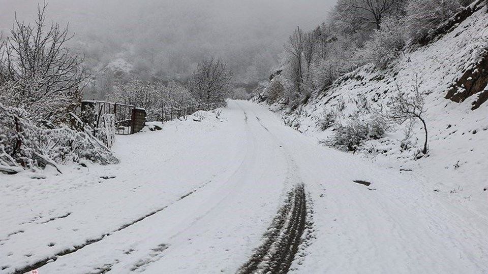 بارش برف پاییزی در اشکور رحیم آباد- گیلان