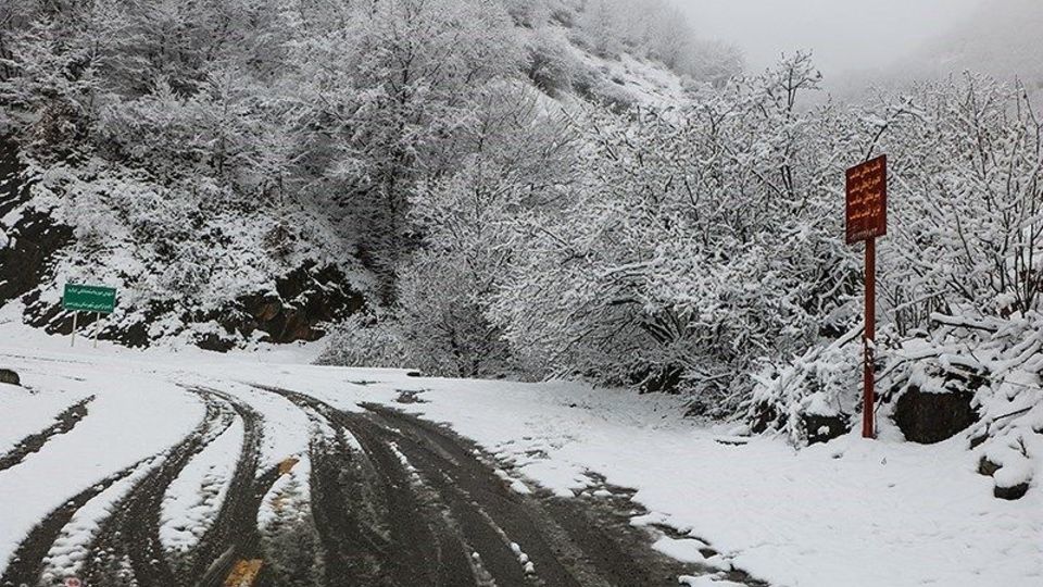 بارش برف پاییزی در اشکور رحیم آباد- گیلان