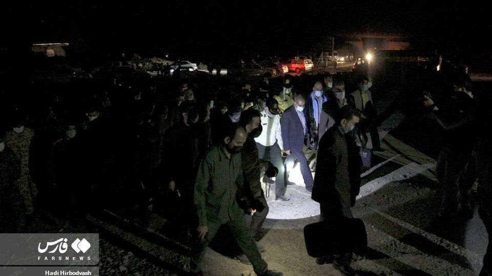 بازدید شبانه مخبر از مناطق زلزله‌زده هرمزگان