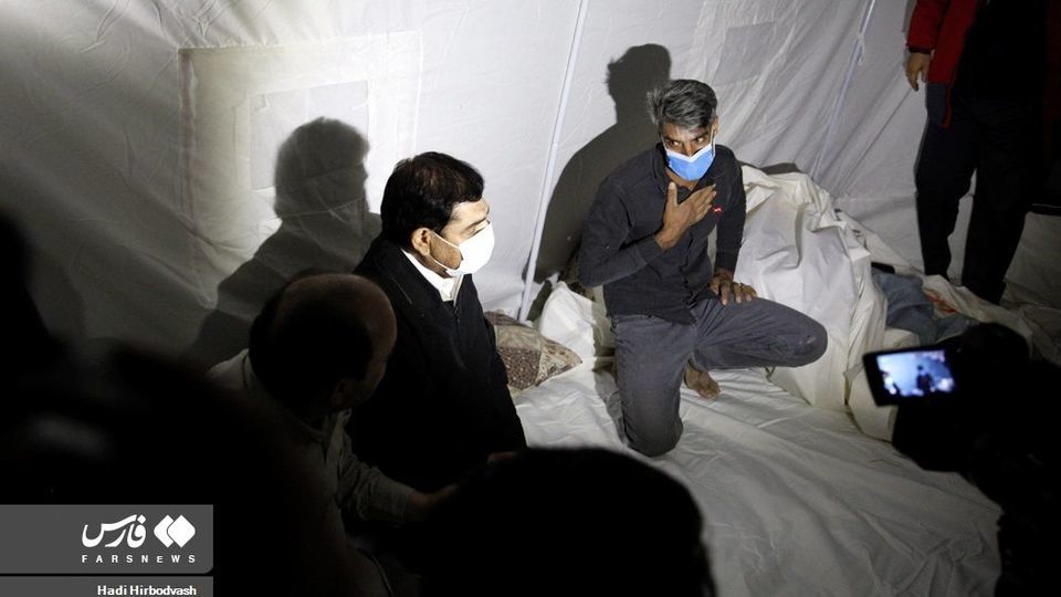 بازدید شبانه مخبر از مناطق زلزله‌زده هرمزگان