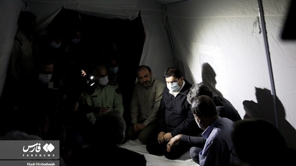 بازدید شبانه مخبر از مناطق زلزله‌زده هرمزگان