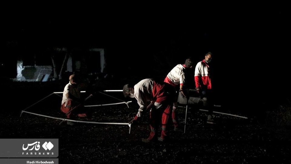 بازدید شبانه مخبر از مناطق زلزله‌زده هرمزگان