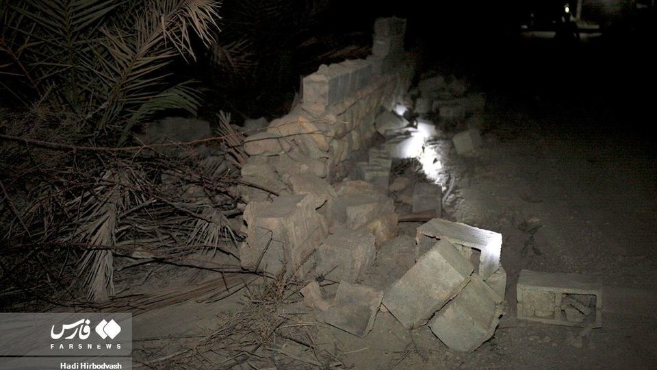 بازدید شبانه مخبر از مناطق زلزله‌زده هرمزگان