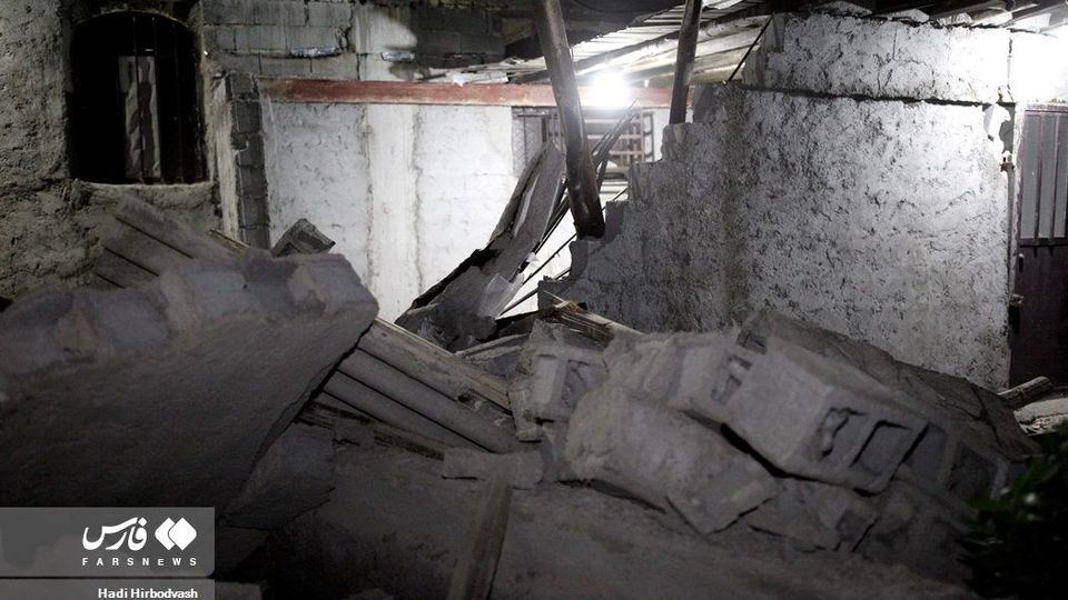 بازدید شبانه مخبر از مناطق زلزله‌زده هرمزگان