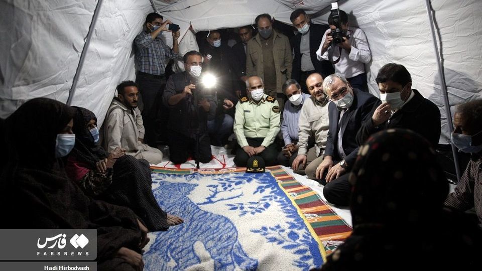 بازدید شبانه مخبر از مناطق زلزله‌زده هرمزگان