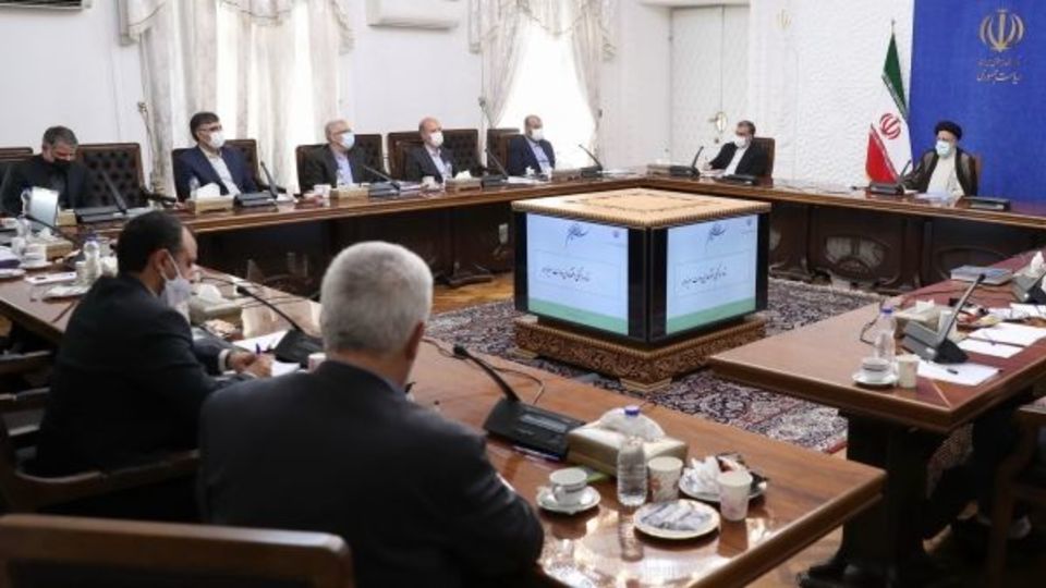 تاکید بر تقویت صندوق تثبیت بازار سرمایه از طریق منابع قانونی از جمله صندوق توسعه ملی/ ضرورت تثبیت تنظیم بازار در بخش مواد غذایی و خوراکی