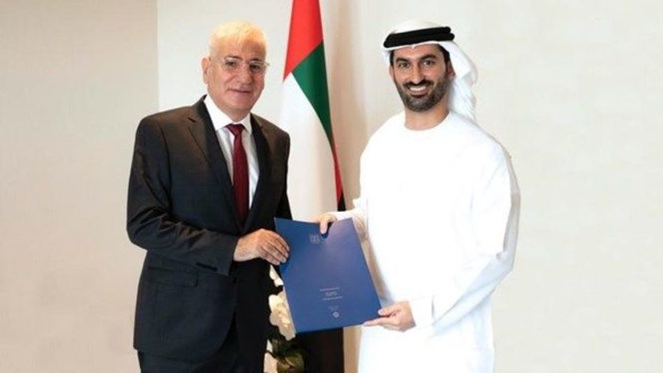 سفیر رژیم صهیونیستی استوارنامه اش را به وزارت خارجه امارات داد