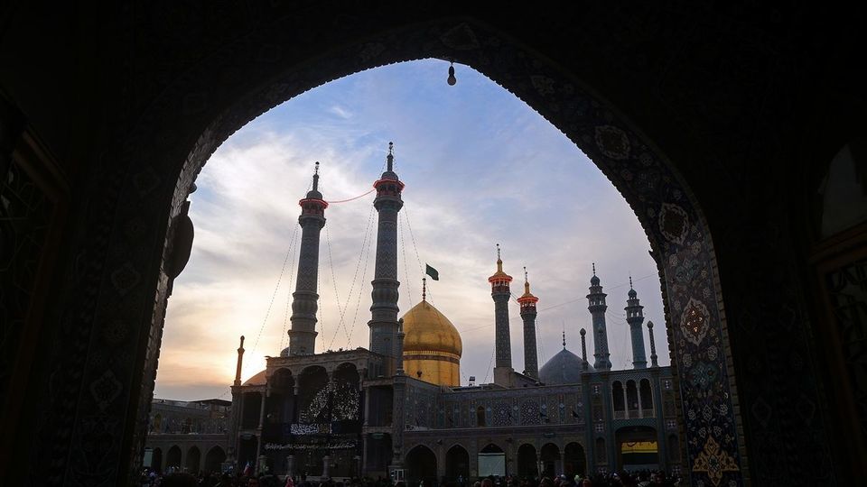 آیین تعویض پرچم حرم حضرت معصومه