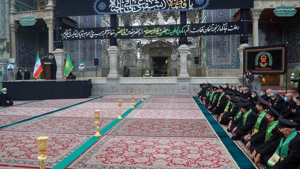 آیین تعویض پرچم حرم حضرت معصومه