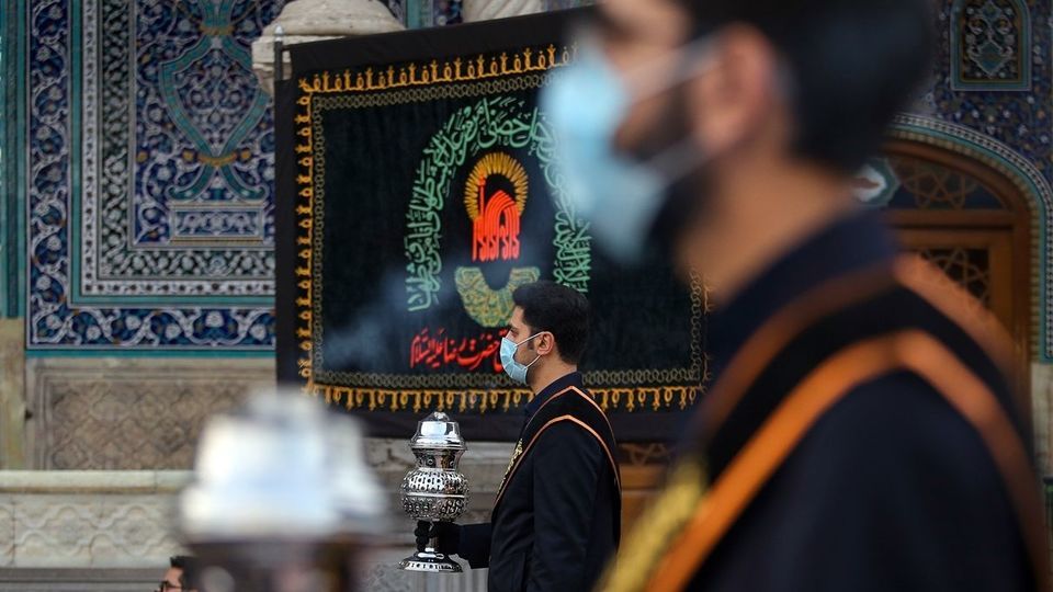 آیین تعویض پرچم حرم حضرت معصومه