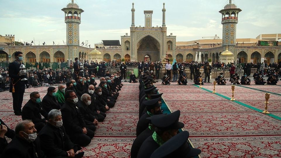 آیین تعویض پرچم حرم حضرت معصومه