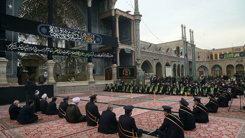 آیین تعویض پرچم حرم حضرت معصومه