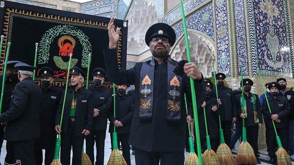 آئین جاروکشان حرم حضرت معصومه (س)