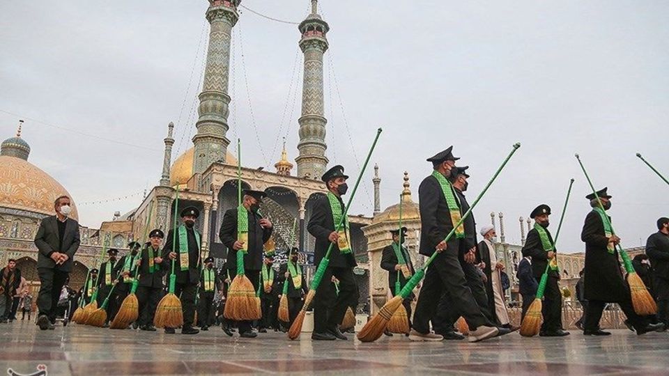 آئین جاروکشان حرم حضرت معصومه (س)