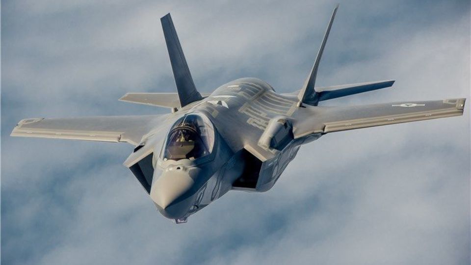 جنگنده انگلیسی به دریای مدیترانه افتاد