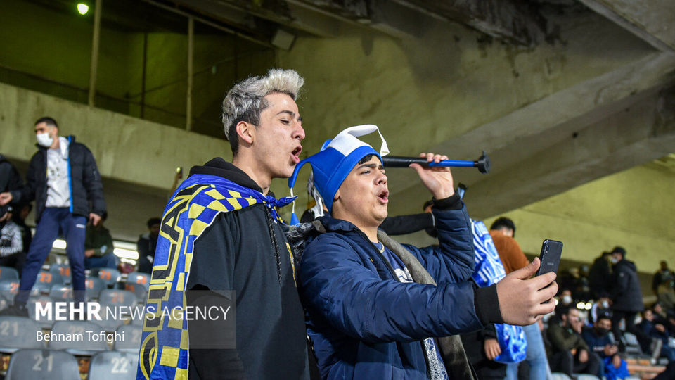 حضور هواداران فوتبال در ورزشگاه آزادی پس از ۲۲ ماه