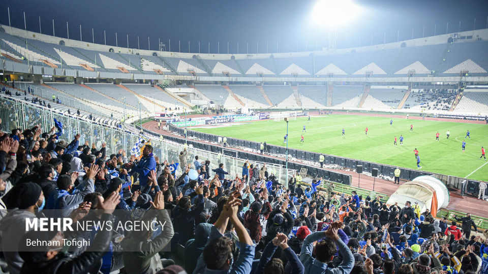 حضور هواداران فوتبال در ورزشگاه آزادی پس از ۲۲ ماه