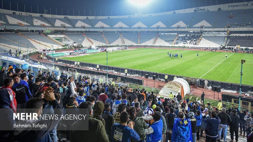 حضور هواداران فوتبال در ورزشگاه آزادی پس از ۲۲ ماه