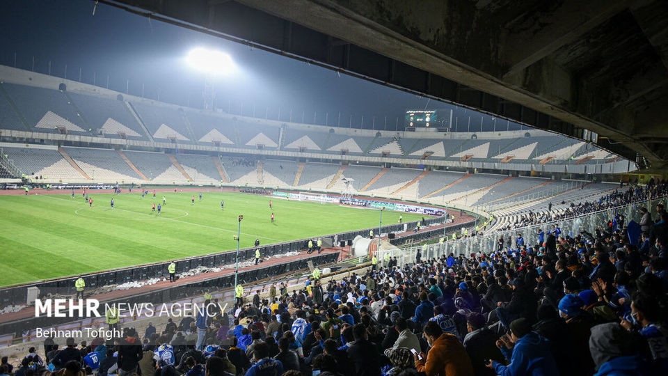 حضور هواداران فوتبال در ورزشگاه آزادی پس از ۲۲ ماه