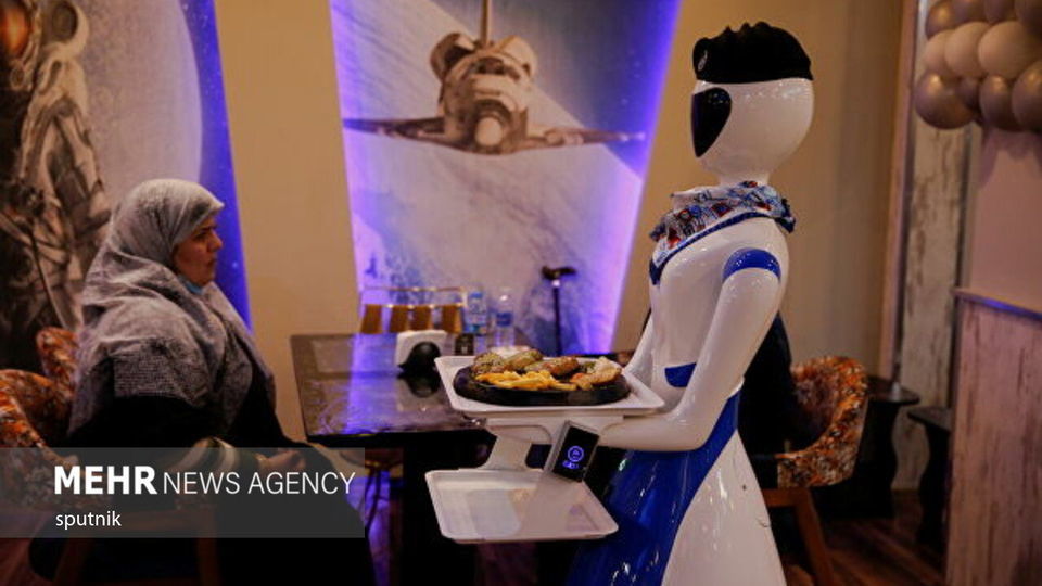 ربات‌های گارسن در رستوران موصل