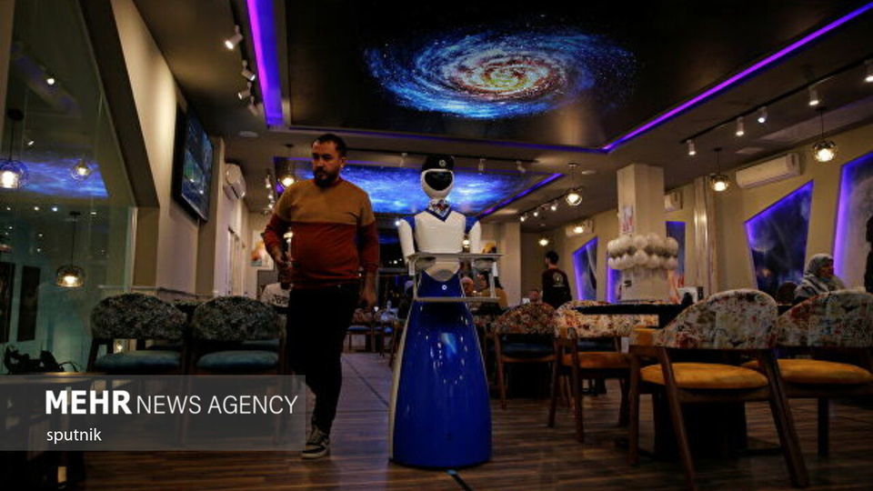 ربات‌های گارسن در رستوران موصل