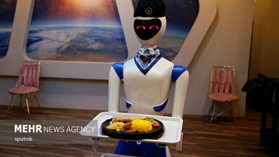 ربات‌های گارسن در رستوران موصل