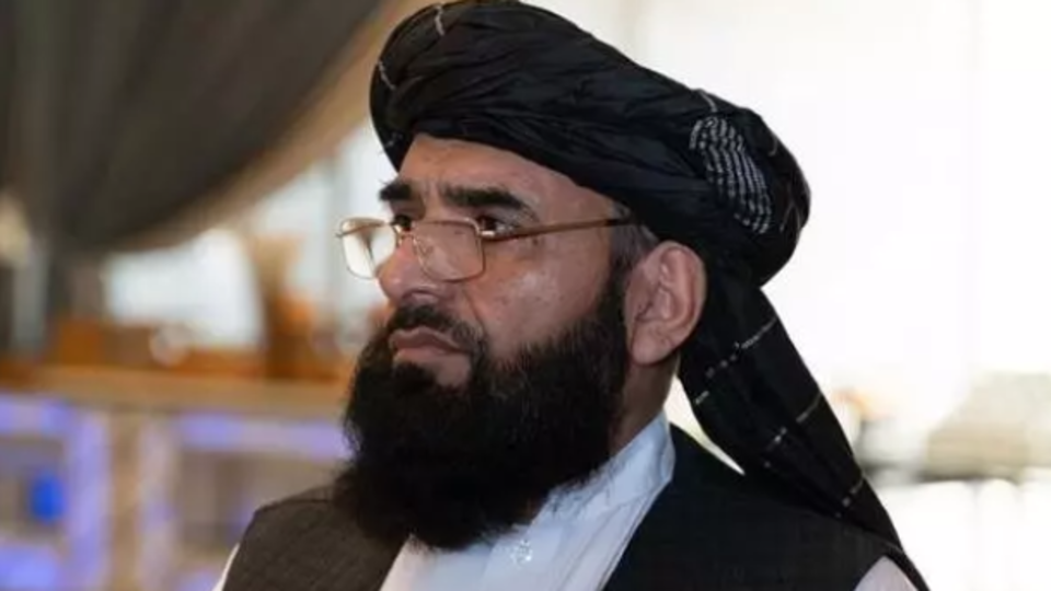 سخنگوی طالبان: غرب عمدا به بحران اقتصادی در افغانستان دامن می‌زند