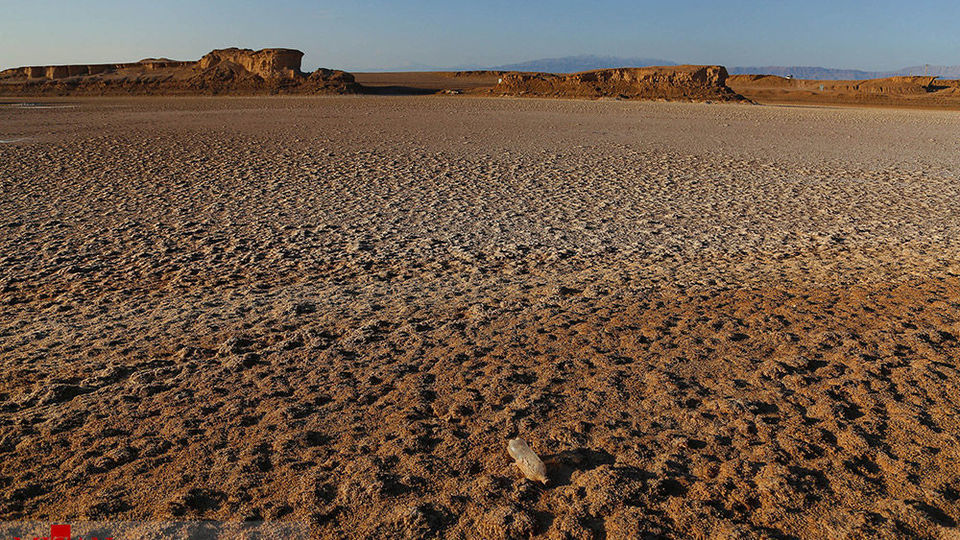 خشک شدن دریاچه جوان در کلوت شهداد - کرمان