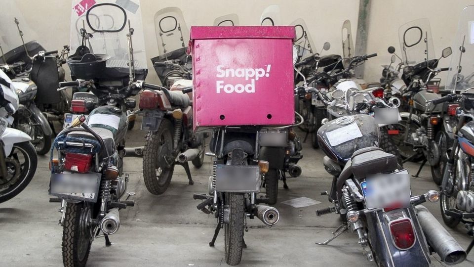 بازدید دادستان کل کشور از خودروهای بلاتکلیف در پارکینگ ها