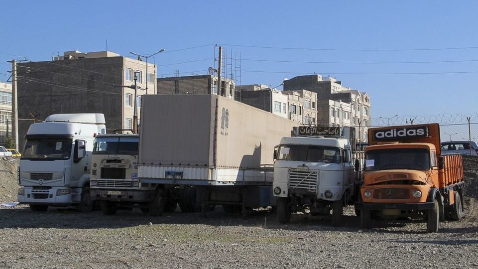 بازدید دادستان کل کشور از خودروهای بلاتکلیف در پارکینگ ها