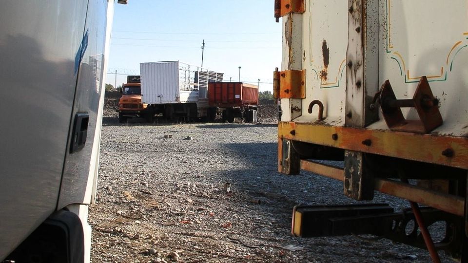 بازدید دادستان کل کشور از خودروهای بلاتکلیف در پارکینگ ها