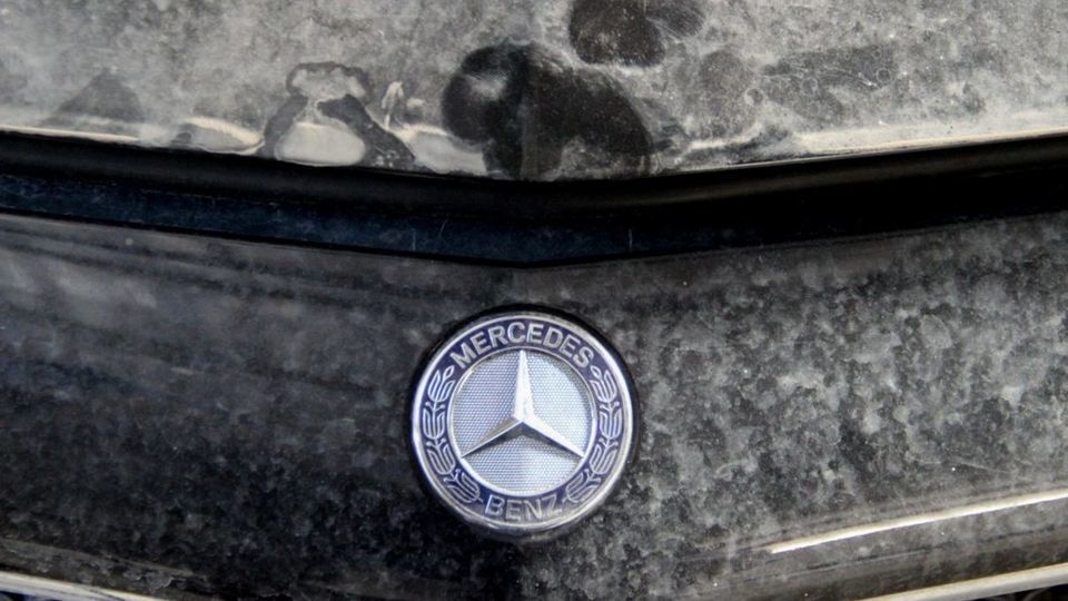 بازدید دادستان کل کشور از خودروهای بلاتکلیف در پارکینگ ها