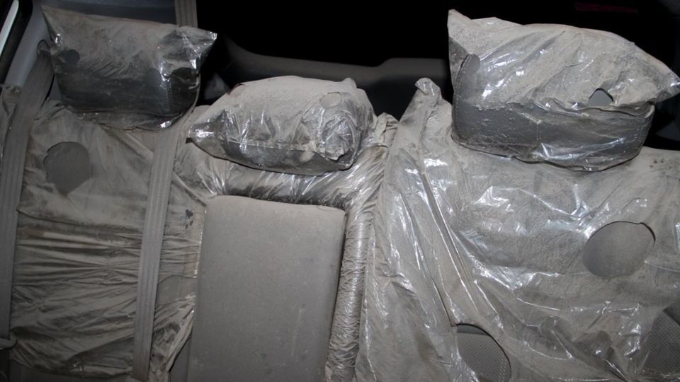 بازدید دادستان کل کشور از خودروهای بلاتکلیف در پارکینگ ها