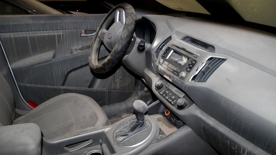 بازدید دادستان کل کشور از خودروهای بلاتکلیف در پارکینگ ها