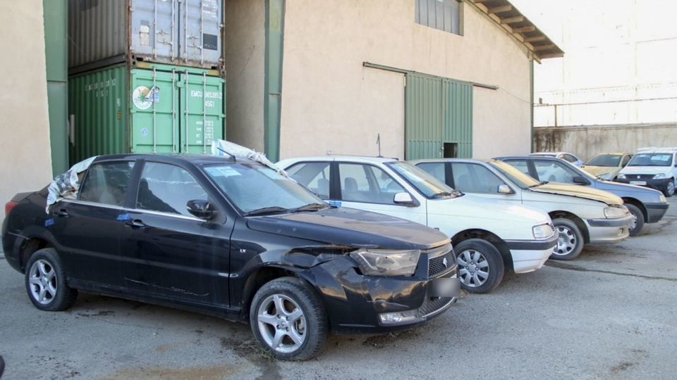 بازدید دادستان کل کشور از خودروهای بلاتکلیف در پارکینگ ها