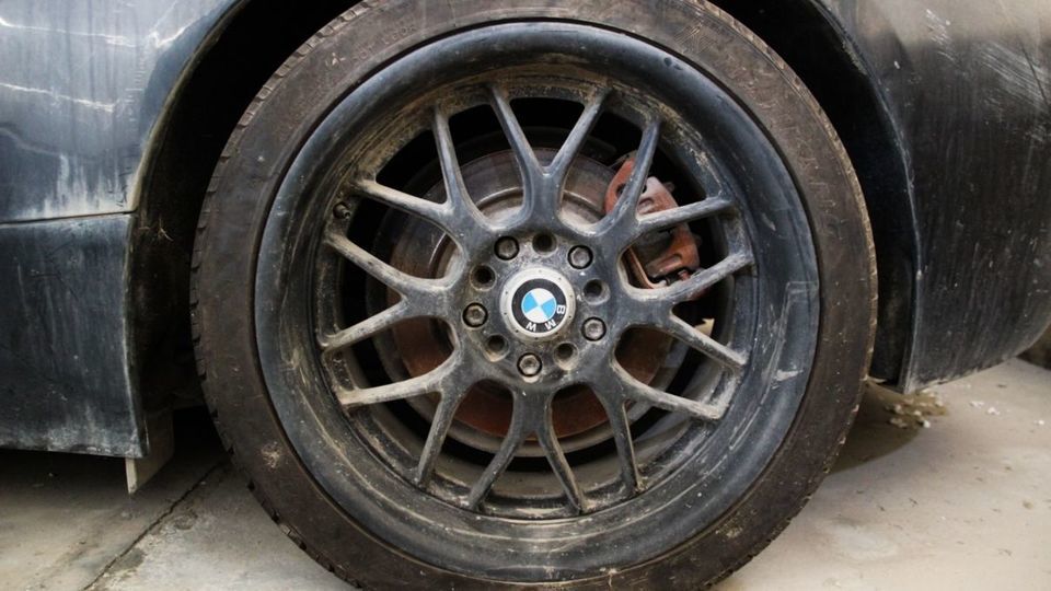 بازدید دادستان کل کشور از خودروهای بلاتکلیف در پارکینگ ها