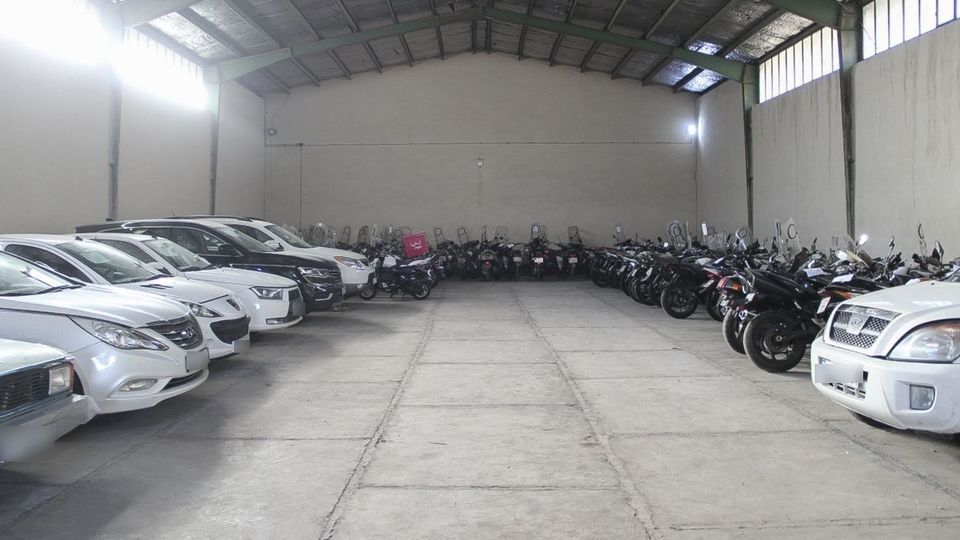 بازدید دادستان کل کشور از خودروهای بلاتکلیف در پارکینگ ها