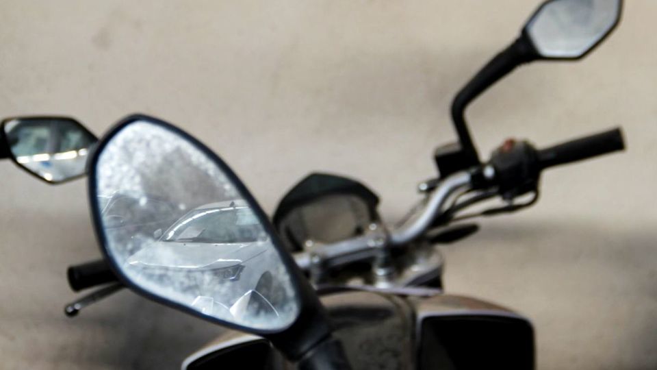 بازدید دادستان کل کشور از خودروهای بلاتکلیف در پارکینگ ها