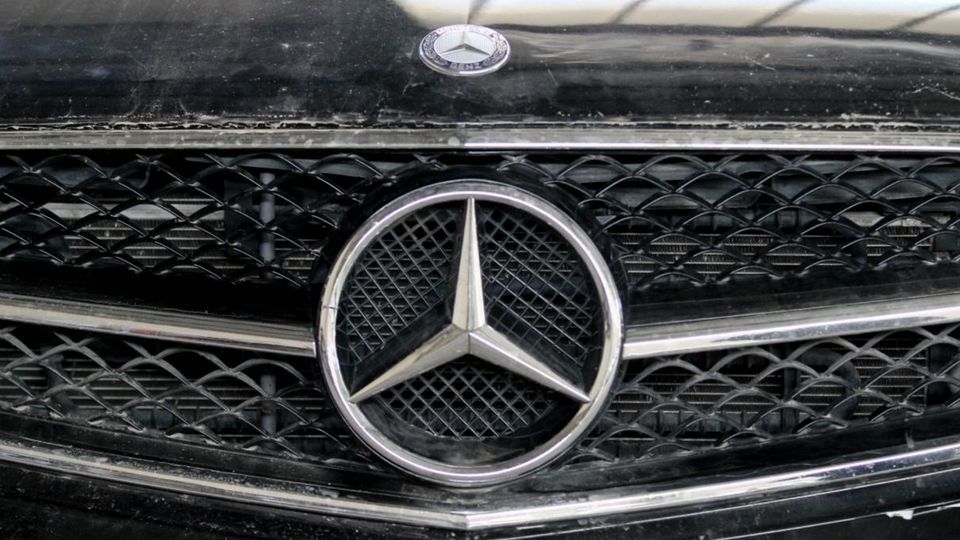 بازدید دادستان کل کشور از خودروهای بلاتکلیف در پارکینگ ها