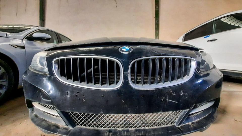 بازدید دادستان کل کشور از خودروهای بلاتکلیف در پارکینگ ها