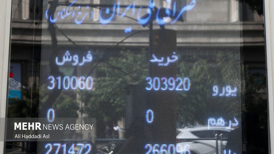 تجمع دلالان در بازار ارز