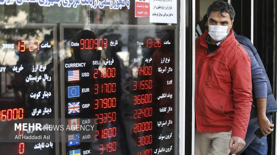 تجمع دلالان در بازار ارز