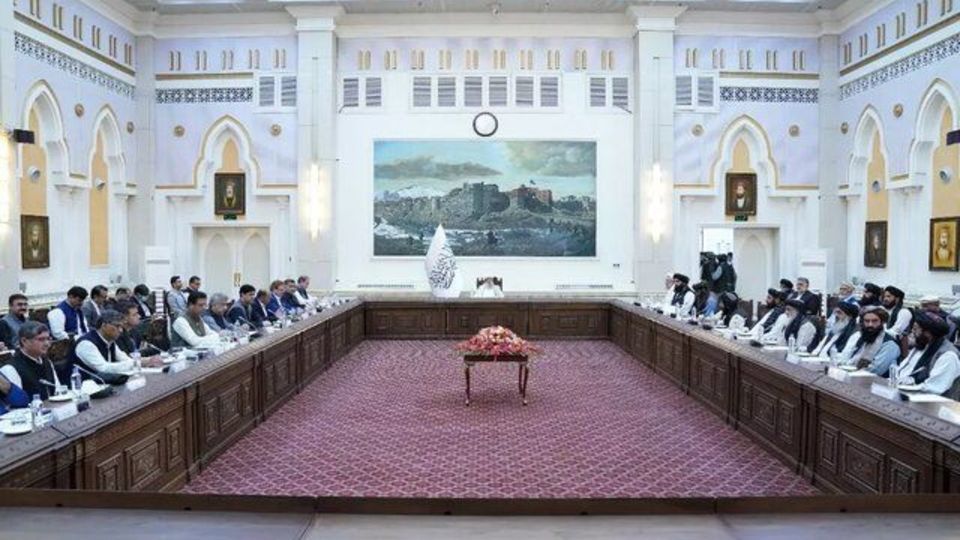 نخست‌وزیر طالبان: زنان حق تحصیل و کار دارند/ سیاست عدم مداخله در امور کشورها را دنبال می‌کنیم