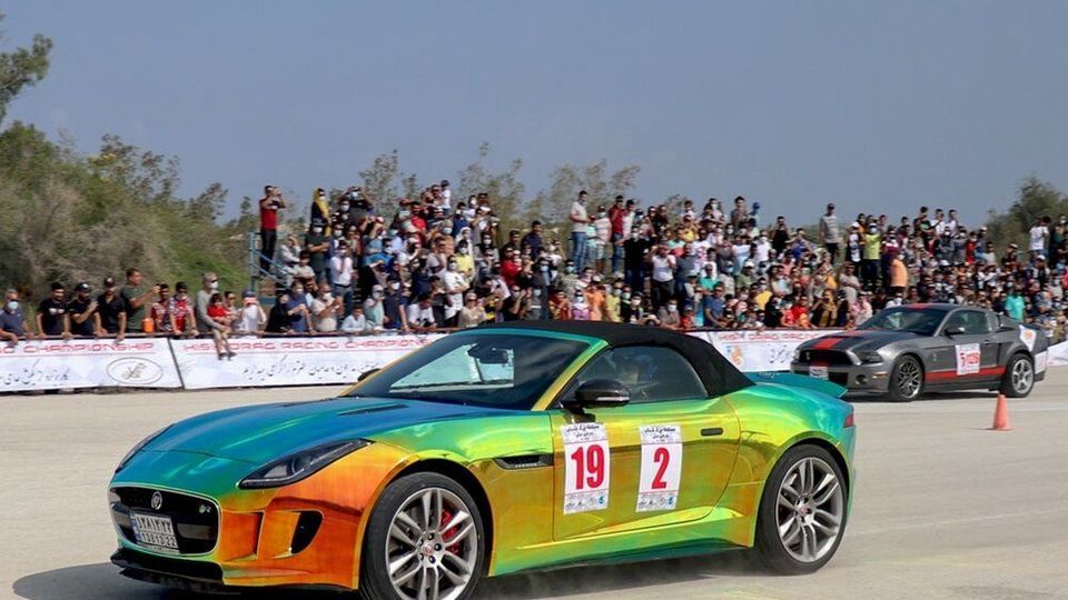  قاب‌های جالب از مسابقه اتومبیلرانی شتاب در جزیره کیش با خودروهای لاکچری