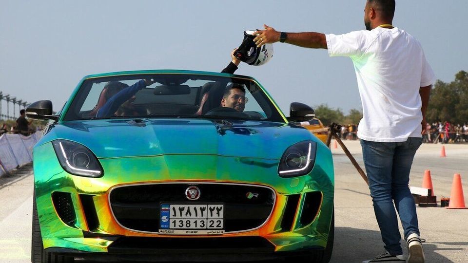  قاب‌های جالب از مسابقه اتومبیلرانی شتاب در جزیره کیش با خودروهای لاکچری